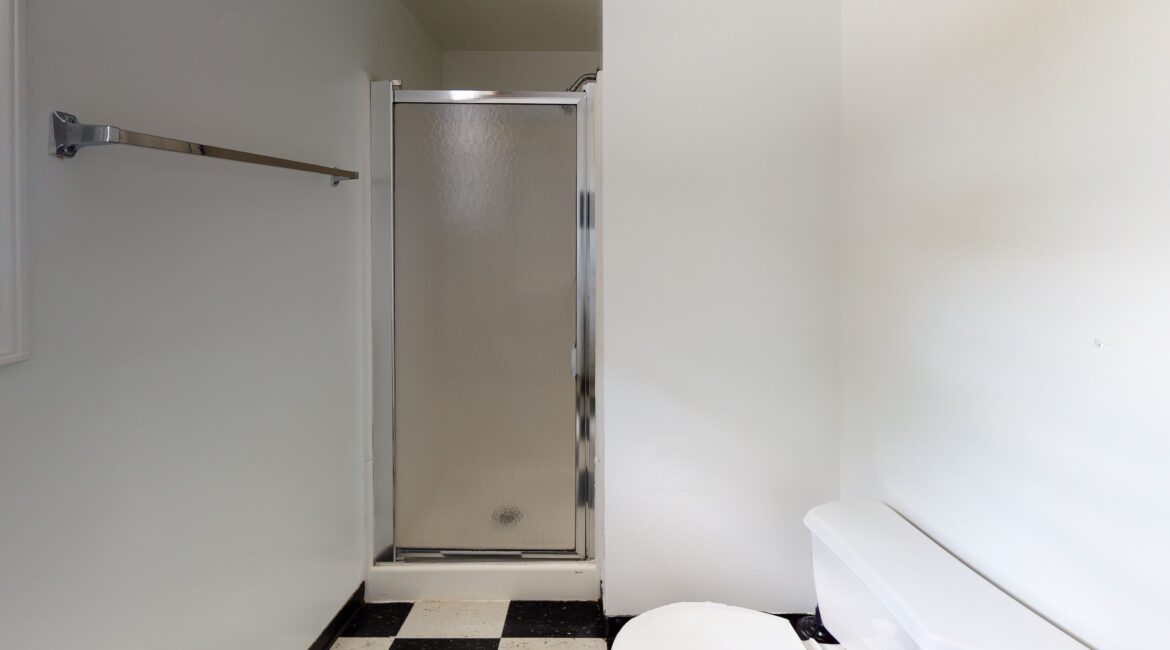 604-S-Walnut-Unit-3-Bathroom